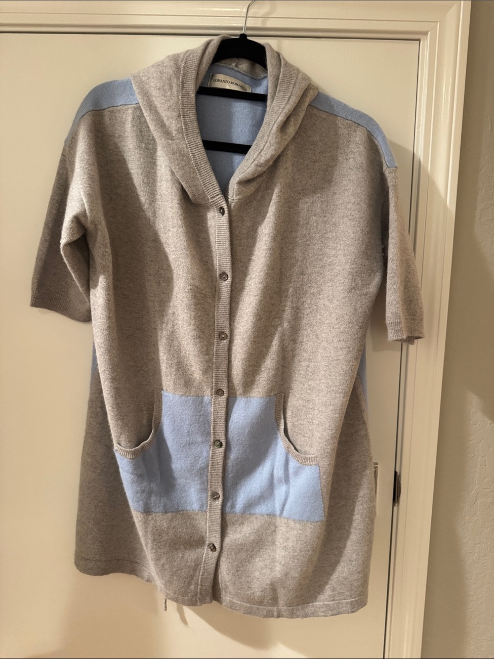 Hooded Short-Sleeve Cardigan in Light Gray and Light Blue
